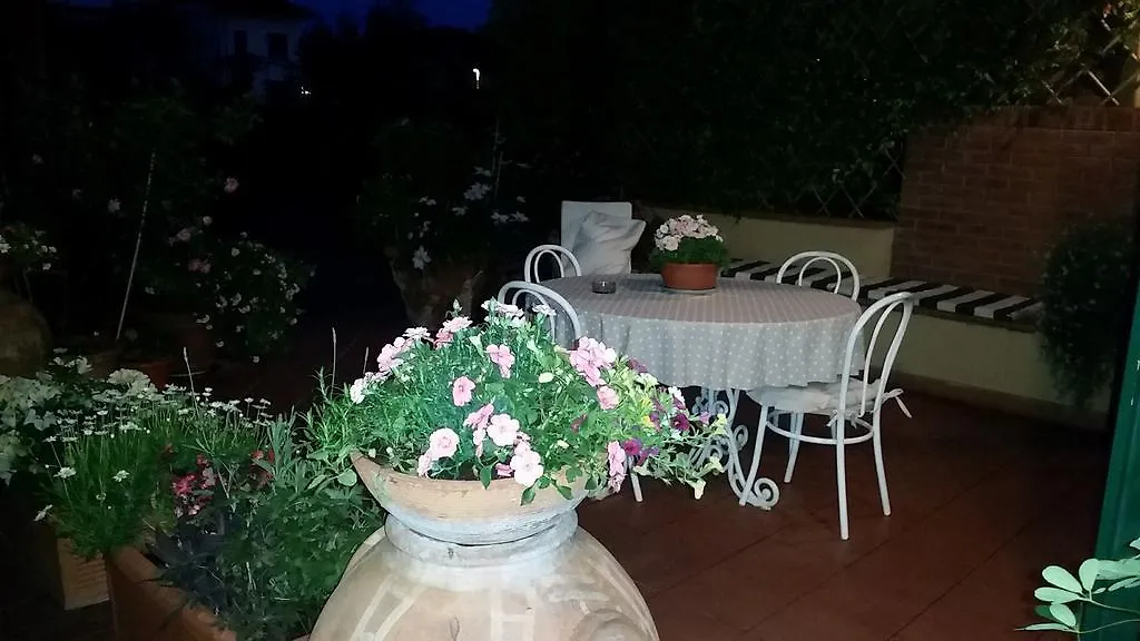 Apartment Ferienwohnung La Terrazza Da Ernestina Lucca Italien